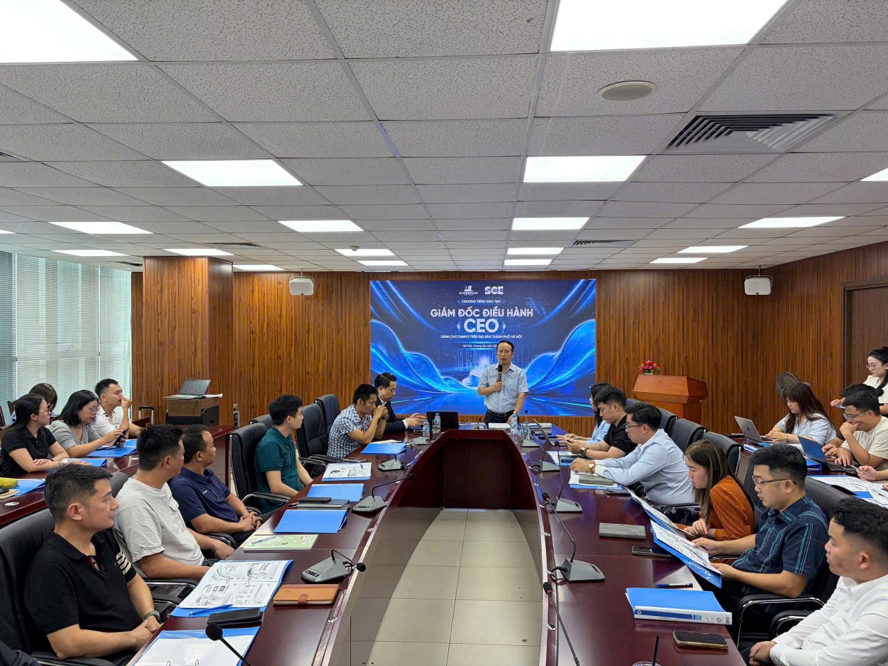HÀ NỘI KHAI GIẢNG KHÓA ĐÀO TẠO “GIÁM ĐỐC ĐIỀU HÀNH – CEO 2026” CHO CỘNG ĐỒNG DOANH NGHIỆP THỦ ĐÔ