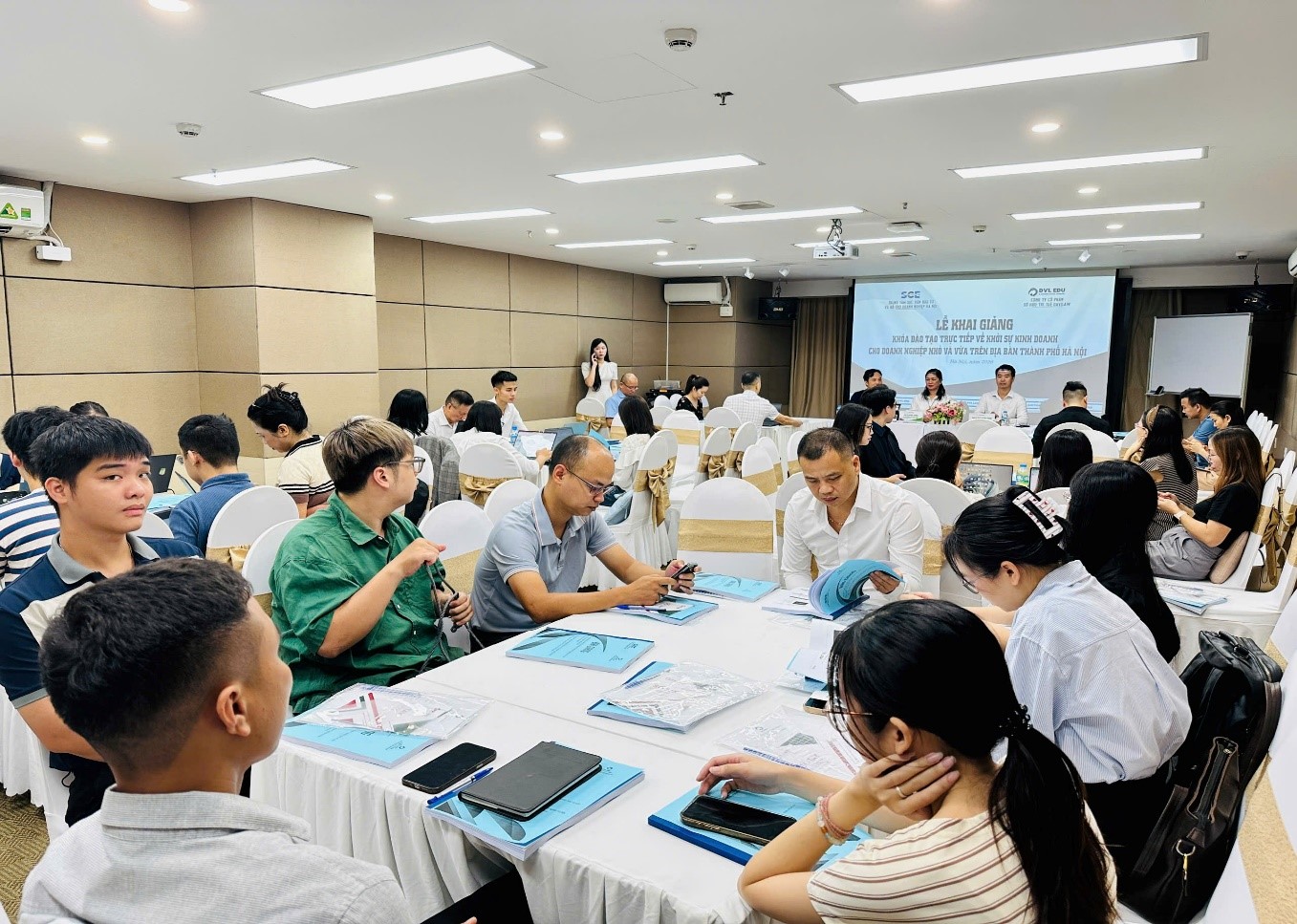 HÀ NỘI KHAI GIẢNG KHÓA ĐÀO TẠO TRỰC TIẾP VỀ KHỞI SỰ KINH DOANH CHO DNNVV